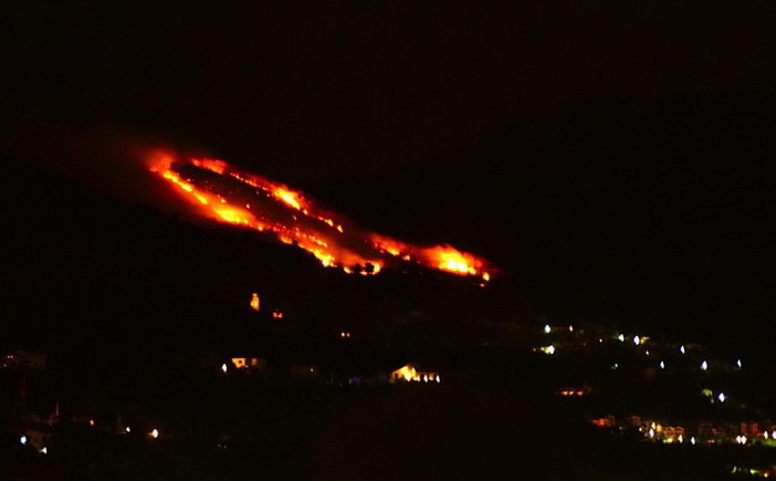 Imperia: serie di incendi nell'immediato entroterra, in azione Vigili del Fuoco, Forestale e Volontari