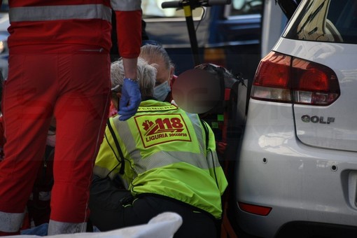 Sanremo: scooter investe un monopattino in via Roma vicino al sottopassaggio, due feriti lievi (Foto)