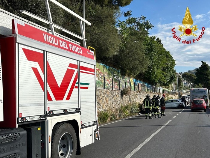 San Lorenzo al Mare: incidente stamattina sull'Aurelia, intervento di Vigili del Fuoco e 118 (Foto)