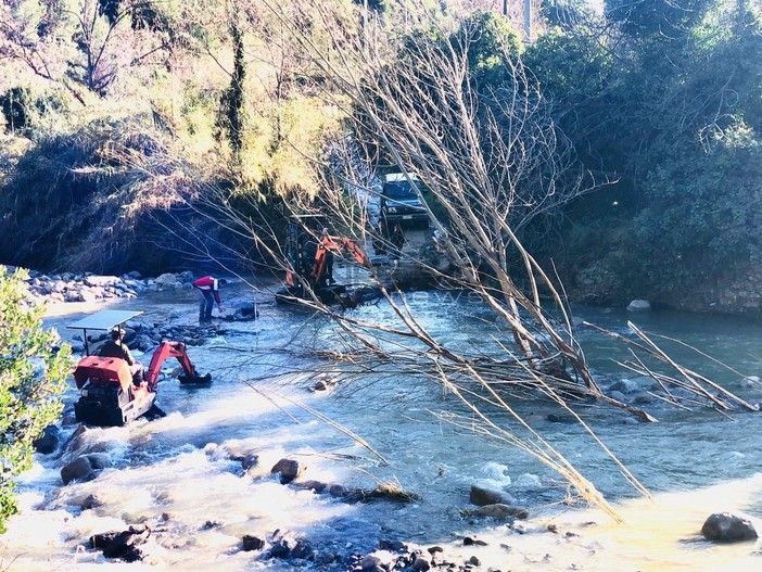 I volontari al lavoro in valle Armea