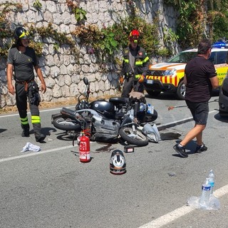 Ventimiglia: scontro tra due moto sulla strada verso San Luigi, due feriti di cui uno grave e trasporto in elicottero (Foto)