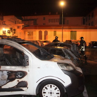 Vallecrosia: incendio in via San Vincenzo, rogo partito dall'auto di un agente della Municipale