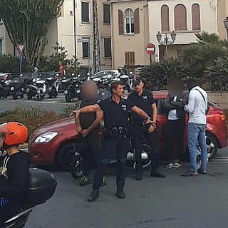 Sanremo: scontro auto-scooter all'altezza dello Zampillo, giovane portata in ospedale e traffico in tilt (Foto)