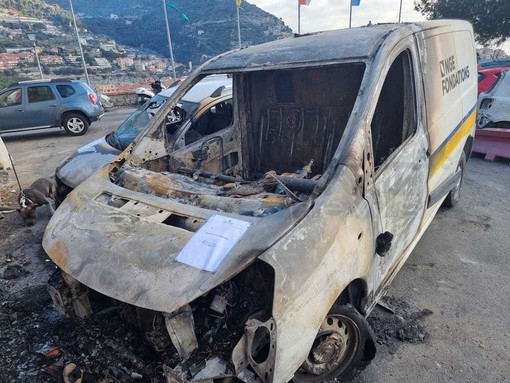 Ventimiglia: è un 'balordo' già noto alle forze dell'ordine l'uomo che ha appiccato gli incendi di stanotte