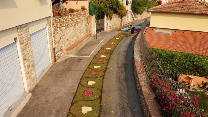 Diano Castello: domenica prossima la 12a edizione della 'Infiorata del Corpus Domini' (Foto)