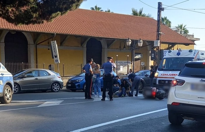 Sanremo: scontro tra due moto in Piazza Cesare Battisti. Centauro al pronto soccorso