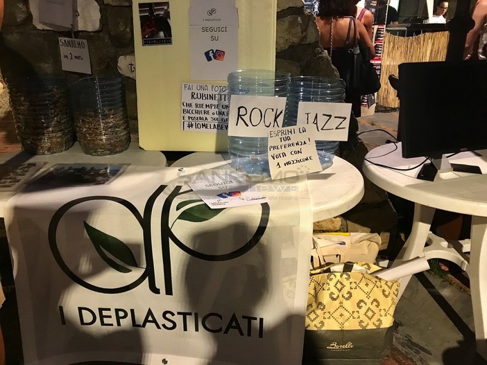 Lo stand dei Deplasticati a Rock in the Casbah