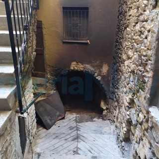 Pontedassio, esclusa la matrice dolosa per l'incendio che ha distrutto una cantina: corto circuito di un congelatore (Foto)