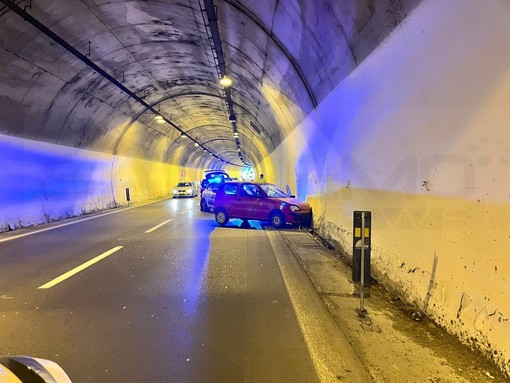 Sanremo: incidente in Aurelia Bis, 40enne perde il controllo dell'auto e sbatte in galleria (Foto)