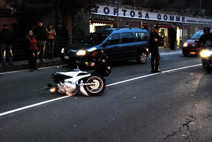 Sanremo: scontro tra uno scooter ed un'auto, questa mattina in via San Francesco