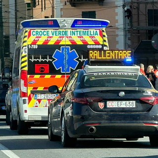 Ventimiglia: tamponamento sul ponte 'Andrea Doria', lievi ferite per una 21enne portata in ospedale (Foto)