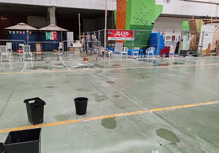 Sanremo: piove all'interno del Mercato dei Fiori, interpellanza dei Consiglieri Lombardi e Stella (Foto)