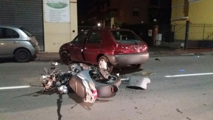 Bordighera: auto fa inversione a 'U' sull'Aurelia, scooter la centra in pieno. Centauro portato in ospedale