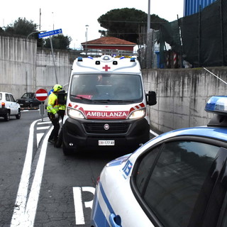 Sanremo, camion travolge due ragazzini a Bussana: sono gravi (foto)