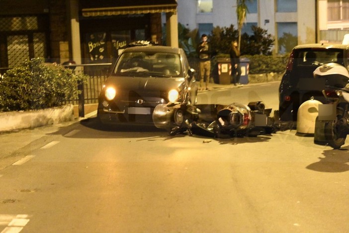 Sanremo: auto in contromano in corso Inglesi vicino al 'Polo Nord', scontro frontale con uno scooter (Foto)