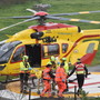 Motociclista finisce in un dirupo mentre percorre la 'Via del Sale': in elicottero all'ospedale in gravi condizioni