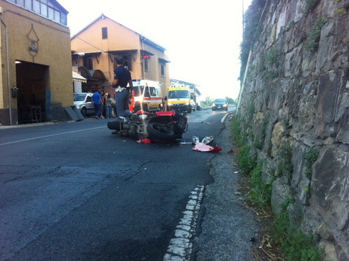 Scooter contro bicicletta sulla Provinciale di Camporosso: impatto violento, tre feriti portati in ospedale