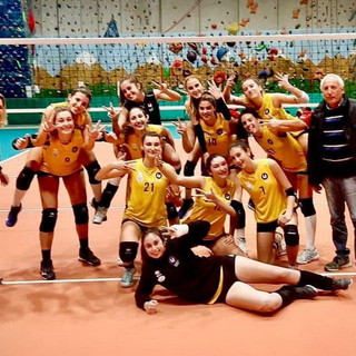 Esulta l'Imperia Volley femminile dopo la vittoria a Carcare