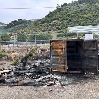 Taggia: incendio di ieri sera in un cantiere sulla Provinciale, al momento si pensa ad una 'bravata' (Foto)