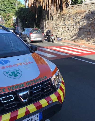 Ventimiglia: scontro tra moto e bici in corso Genova, 70enne portato in elicottero a Pietra Ligure (Foto)