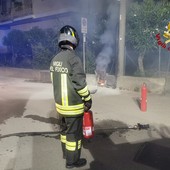 Taggia: fuochi d'artificio dal ponte romano, incendiati un vicino canneto ed un furgoncino parcheggiato