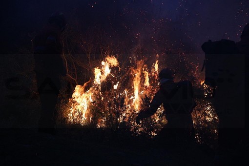 Dolcedo: vasto incendio in zona Santa Brigida, in azione anche l'elicottero