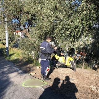 Sanremo: scontro tra un'auto e uno scooter sulla provinciale al bivio per 'Casa Serena' a Poggio (Foto)