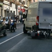 Sanremo: scontro tra uno scooter e un furgone, 38enne portata in ospedale per alcune lievi ferite (Foto)