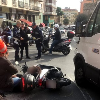 Sanremo: lieve incidente stradale alla rotonda di via Agosti e via Martiri, ferita una donna (Foto)