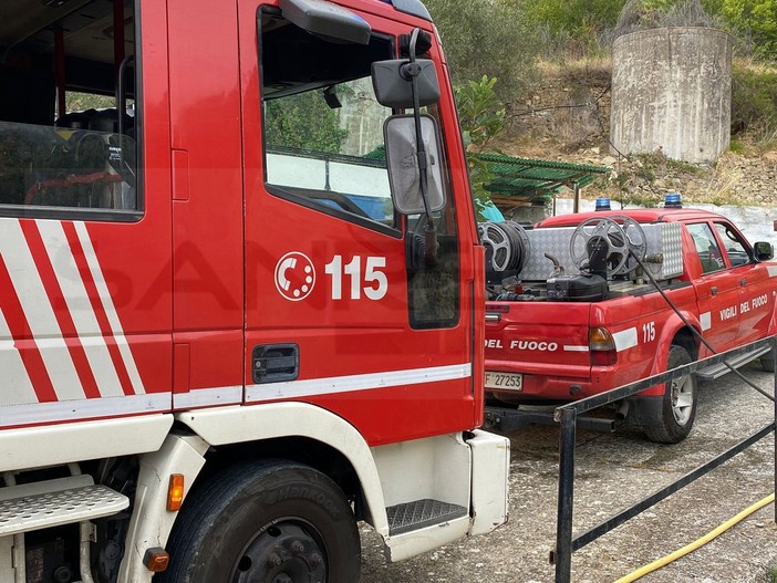 Sanremo: crolla un muretto in via Ludovico Ariosto, intervento dei Vigili del Fuoco e della Municipale