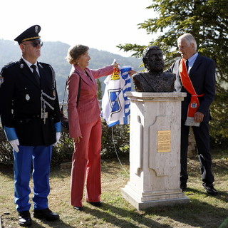 Seborga: inaugurato ieri alla presenza della Principessa Nina il busto per Giorgio I° (Foto)