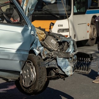 Incidente a Taggia: auto sbatte contro un muro, anziano finisce all'Ospedale