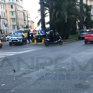 Sanremo: scontro tra due scooter in corso Orazio Raimondo, 20enne trasportato in ospedale (Foto)