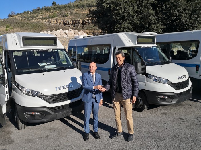 Imperia: quattro nuovi autobus per Rt, Giordano &quot;Boccata d'ossigeno, dal 2020 al via il piano di risanamento economico dell'azienda&quot; (Foto e video)