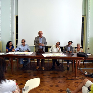 Sanremo: il Comune incontra i genitori degli studenti ex 'Pascoli' che andranno al Mercato dei Fiori, presentato il progetto (Foto)