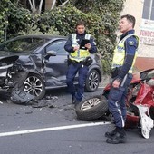 Sanremo: schianto frontale sull'Aurelia a Capo Nero, due veicoli distrutti ma conducenti senza gravi ferite (Foto)