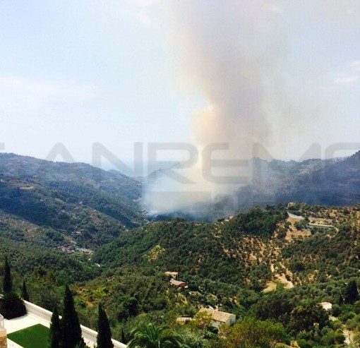 Perinaldo: sotto controllo l'incendio di oggi, distrutti 10 ettari di bosco ed una sola casa evacuata