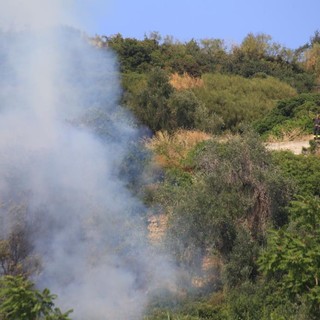 Cessa lo stato di grave pericolosità per incendi boschivi, Camporosso consente l'accensione di fuochi per bruciare sterpaglie (Foto)