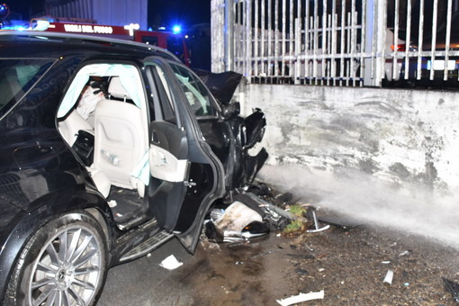 Sanremo: perde il controllo della Mercedes in Valle Armea, tre feriti due in modo grave (Foto)