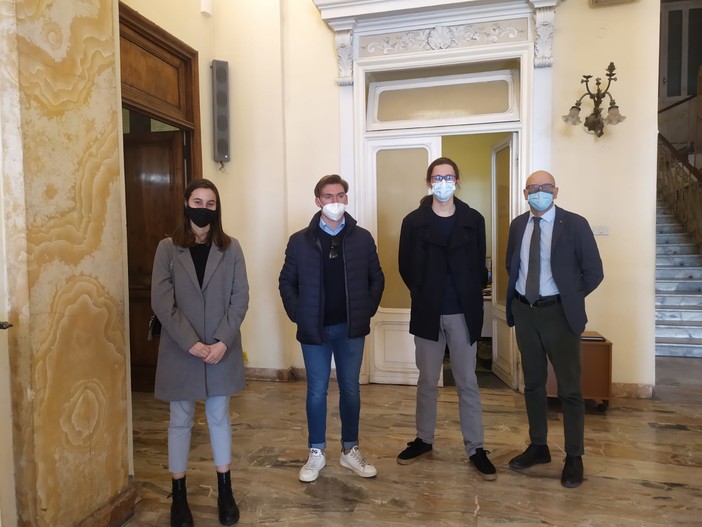 Imperia: gli studenti incontrano il Presidente della Provincia &quot;Riunione propositiva, interverremo su bus, orari e questione abbonamenti&quot; (Video)