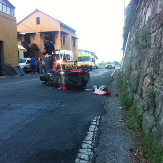 Scooter contro bicicletta sulla Provinciale di Camporosso: impatto violento, tre feriti portati in ospedale