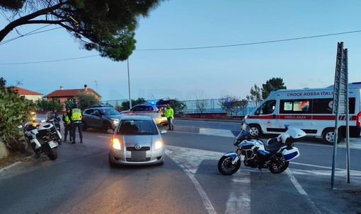 Sanremo: scontro tra due moto sull'Aurelia a Bussana, 21enne portato in elicottero al 'Santa Corona' (Foto)