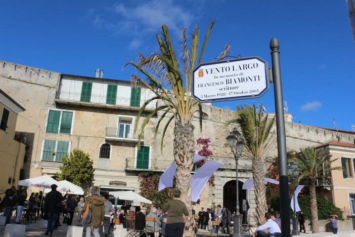 Ventimiglia: domani, mercatino nella piazzetta pedonale pubblica a pochi metri dal belvedere Vento Largo