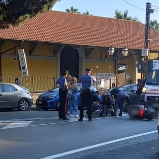 Sanremo: scontro tra due moto in Piazza Cesare Battisti. Centauro al pronto soccorso