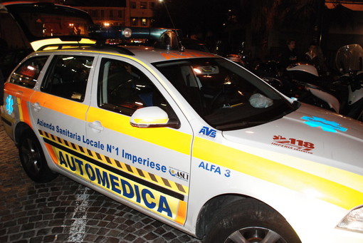 Isolabona: auto si capotta sulla Provinciale 64, due 30enni feriti e trasportati in ospedale