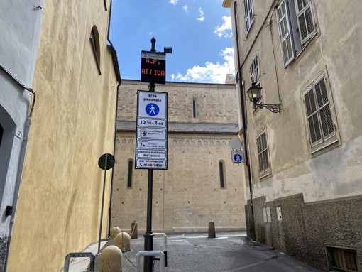 Il varco all'ingresso di piazza San Siro