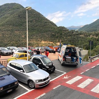 Montalto: donna investita dalla sua stessa auto nella zona del parcheggio del paese, soccorsi in atto (Foto)