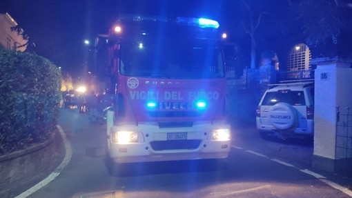 Sanremo: auto urta un tubo del gas in via Padre Semeria, stanotte intervento dei Vigili del Fuoco