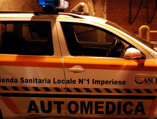 Riva Ligure: scontro tra due auto stanotte sull'Aurelia, macchine distrutte e due feriti lievi