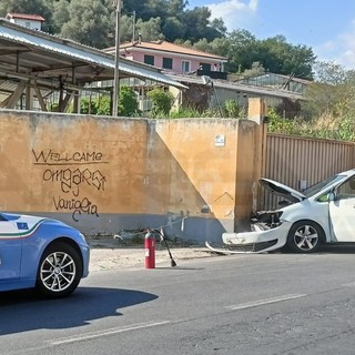 Camporosso: vanno a sbattere con l'auto sulla provinciale verso Dolceacqua, due donne ferite (Foto e Video)
